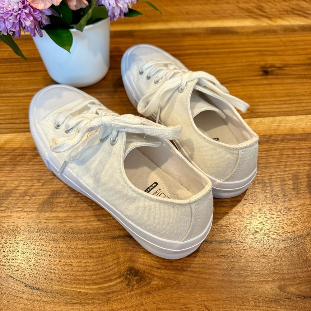 No Boundaries White Canvas Tennis Shoes